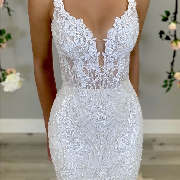 ENZOANI: PEBBLES WEDDING DRESS - Picture 2 of 6